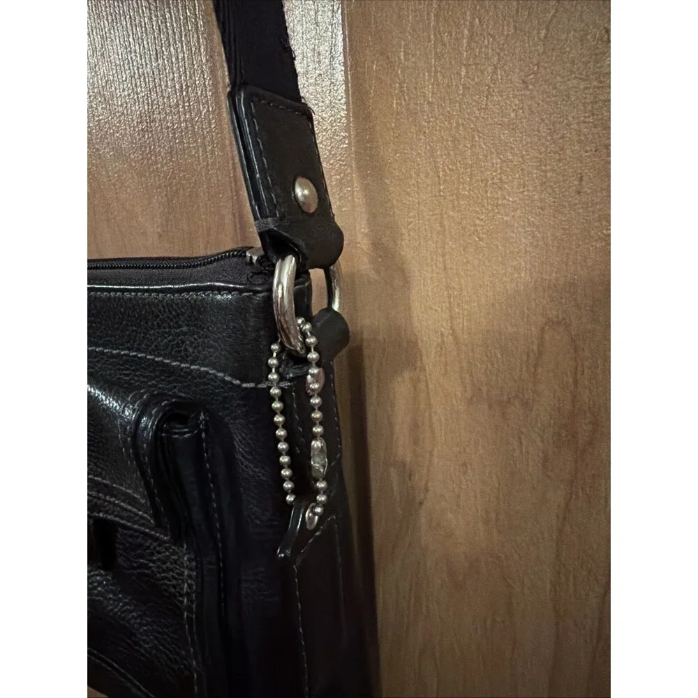 Coach Black Pebbled Leather Turn Lock Swingpack Crossbody Bag Purse. Great Cond!